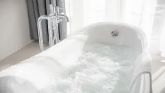 Tento vynález šokoval spa salony: levné zařízení promění každou vanu v luxusní jacuzzi