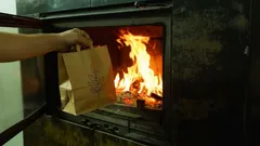 Léta nebudete muset čistit komín: Stačí v kamnech pravidelně pálit jeden jediný produkt