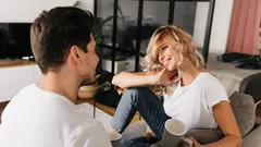 Jak poznat, co k vám člověk cítí: tři psychologické triky