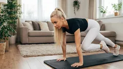 Nejlepší cvik, který spálí tuk a zpevní střed těla už za 10 minut