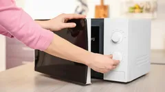 Šest chytrých způsobů, jak využít mikrovlnnou troubu v kuchyni – nejen k ohřívání jídla