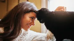 Devět jistých znamení, že vás vaše kočka doopravdy miluje