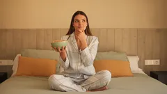 Jíst nebo nejíst před spaním: co se děje s vaším tělem, když jdete spát hladoví?