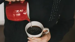 Jak doma uvařit kávu, která chutná jako v kavárně díky triku s vodou