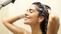 Jak si mýt vlasy jednou týdně, aby byly čisté a zdravé